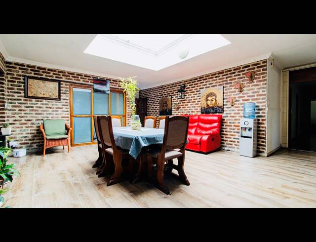 5 BEDROOM FREEHOLD FOR SALE IN BRACKENHURST